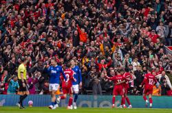 英雄联盟总决赛赛程-利物浦主场大胜，英超争冠新热门崛起