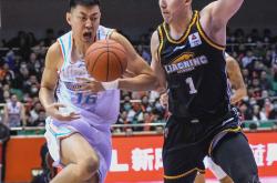 LOL决赛-青岛男篮备战新赛季试训新成员