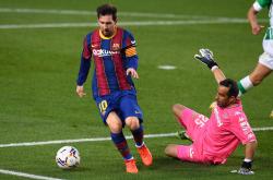 英雄联盟总决赛-关于汉堡球队遭遇主场失利，挑战更加艰巨的信息