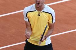 英雄联盟总决赛直播-法网逆转戴维斯杯，兹维列夫扛起全队