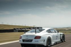 英雄联盟总决赛直播-艺术与巨舰，德布劳内的完美技艺与比利亚雷亚尔的草根风暴