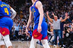 LOL决赛-掘金队击败开拓者队晋级季后赛