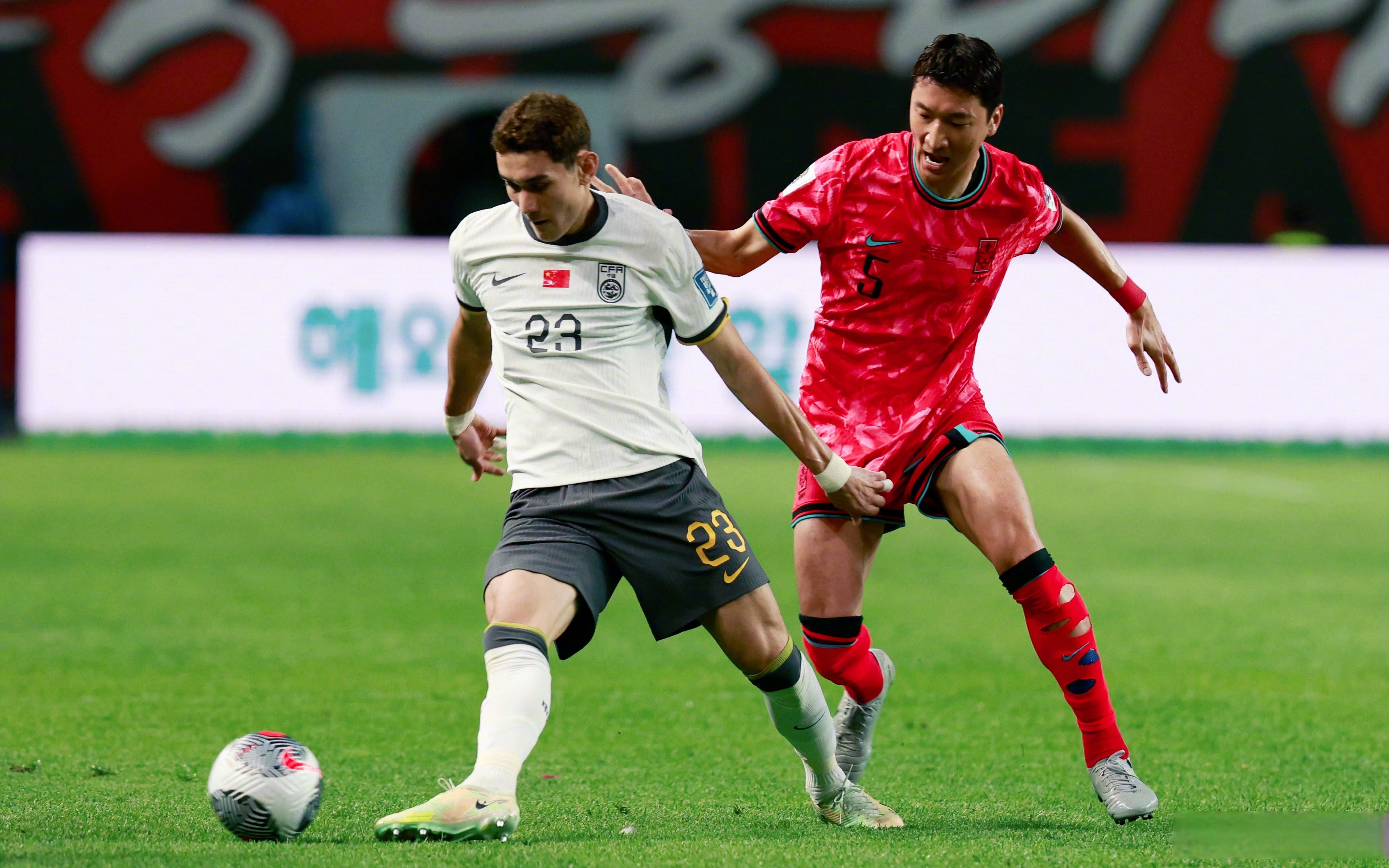 泰国球队在关键时刻获得胜利