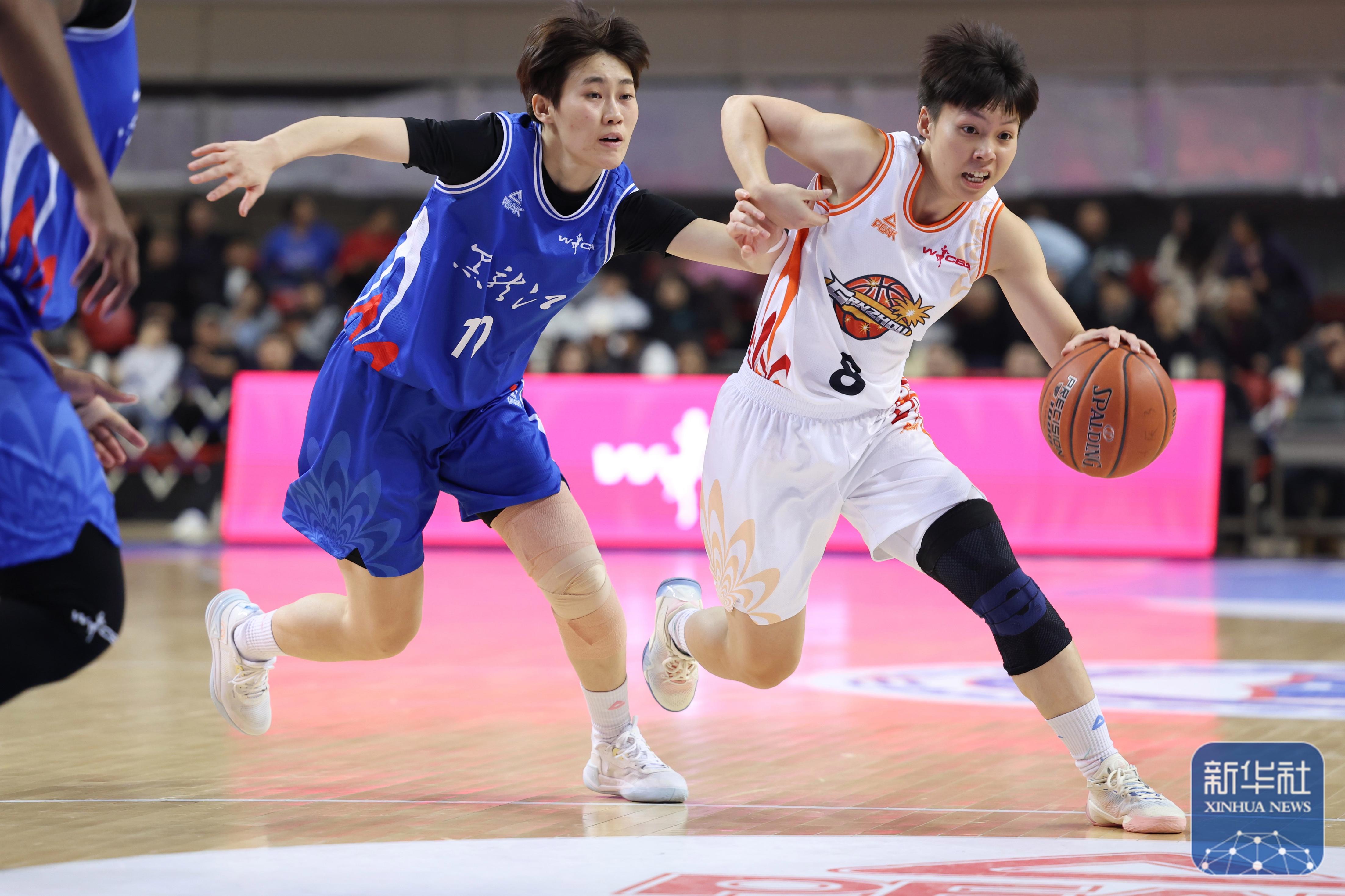 篮球职业赛场上的精彩对决即将开始