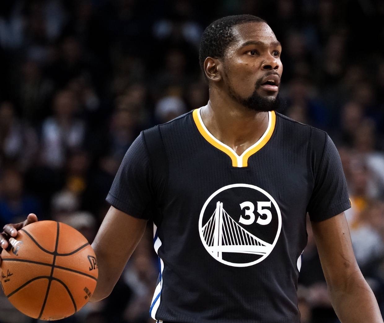 篮球巨星在训练中不断突破自我 篮球巨星在训练中不断突破自我