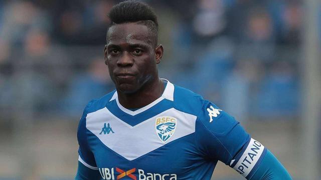 后卫红牌停赛,主教练赛前找寻替代办法 后卫红牌停赛,主教练赛前找寻替代办法