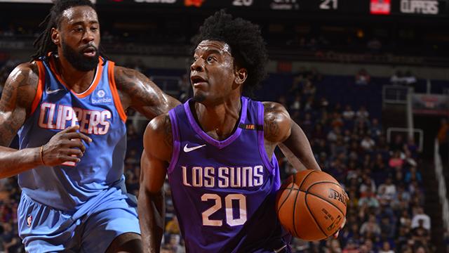 青岛队碾压国王，米切尔点燃赛场