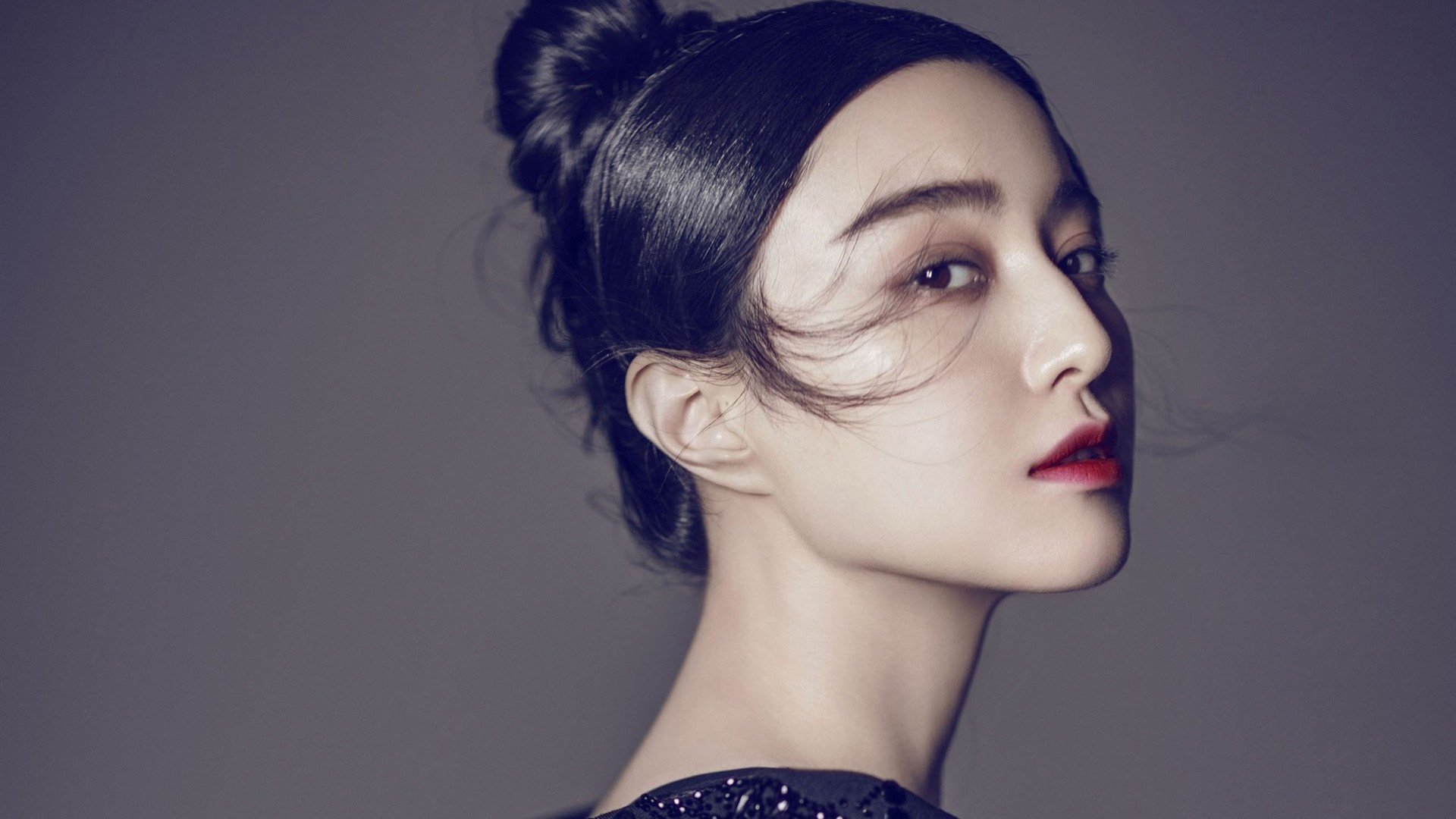 绿茵之外，欧冠决赛夜的场外呐喊，与横亘黑海的屏障